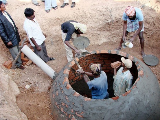 Bild 5: Bau einer Biogasanlage, Klimaschutzprojekt Indien