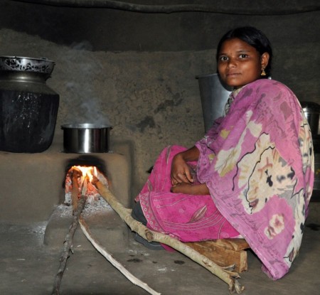 Bild 2: energieeffizienter Herd, Klimaschutzprojekt Indien