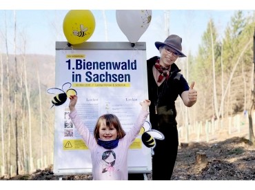 Bärbel Kemper eröffnet die Pflanzaktion Bärbel Kemper eröffnet die Pflanzaktion